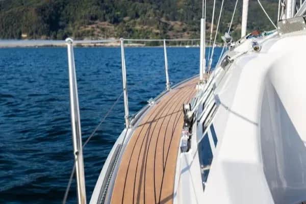 Boot Teak-Boden erneuern, ersetzen oder renovieren 