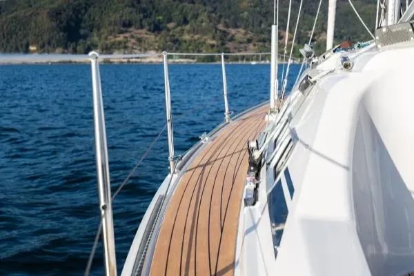 Boot Teak-Boden erneuern, ersetzen oder renovieren