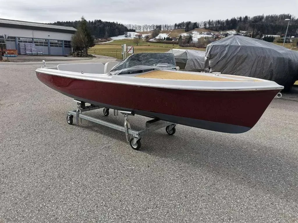 Wartung von Elektrobooten am Attersee – Rundum-Service für maximale Zuverlässigkeit